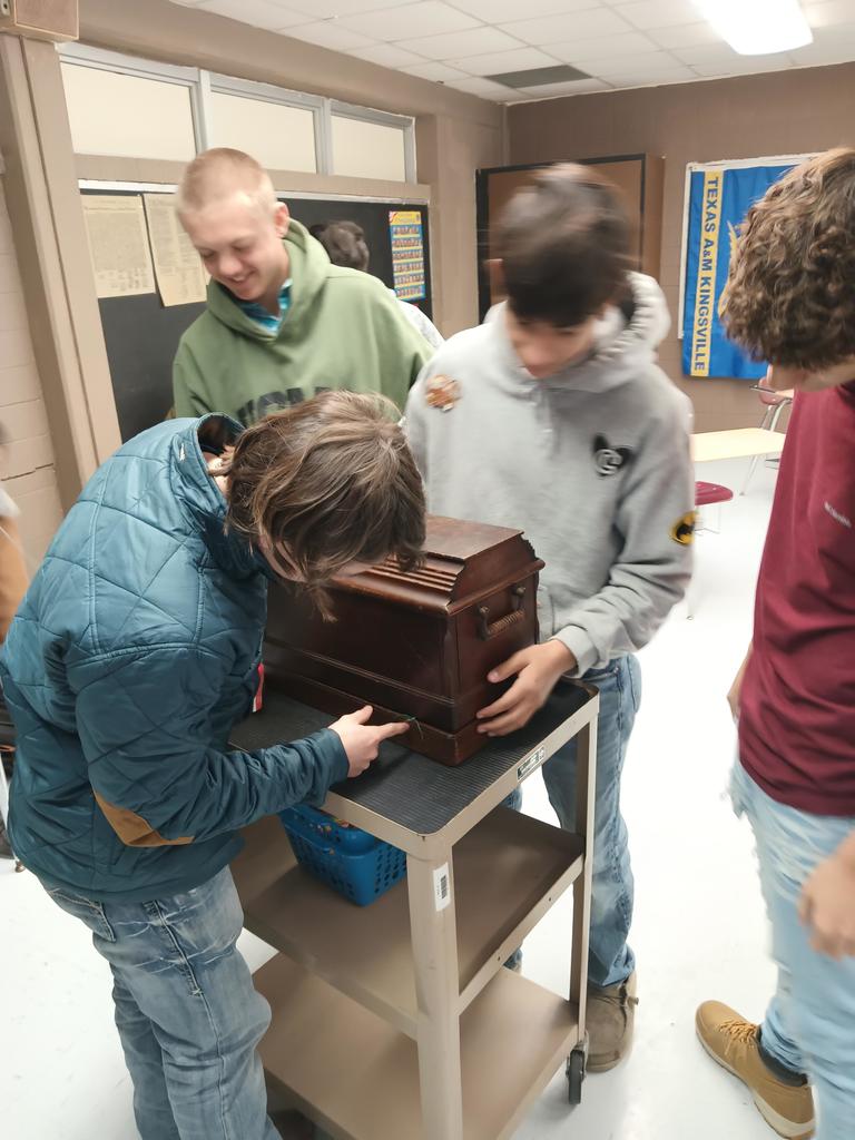 In History, we are going over the great depression and today our students got to interact with a hand-crank sewing machine made in 1907, kindly borrowed from Mrs. Jessica Carranza. 
